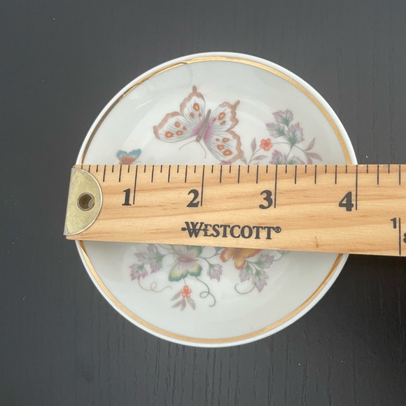 Vintage 1979 Avon Butterfly Fantasy Set 2 pc Porcelain Dishes & Soap - Picture 3 of 3